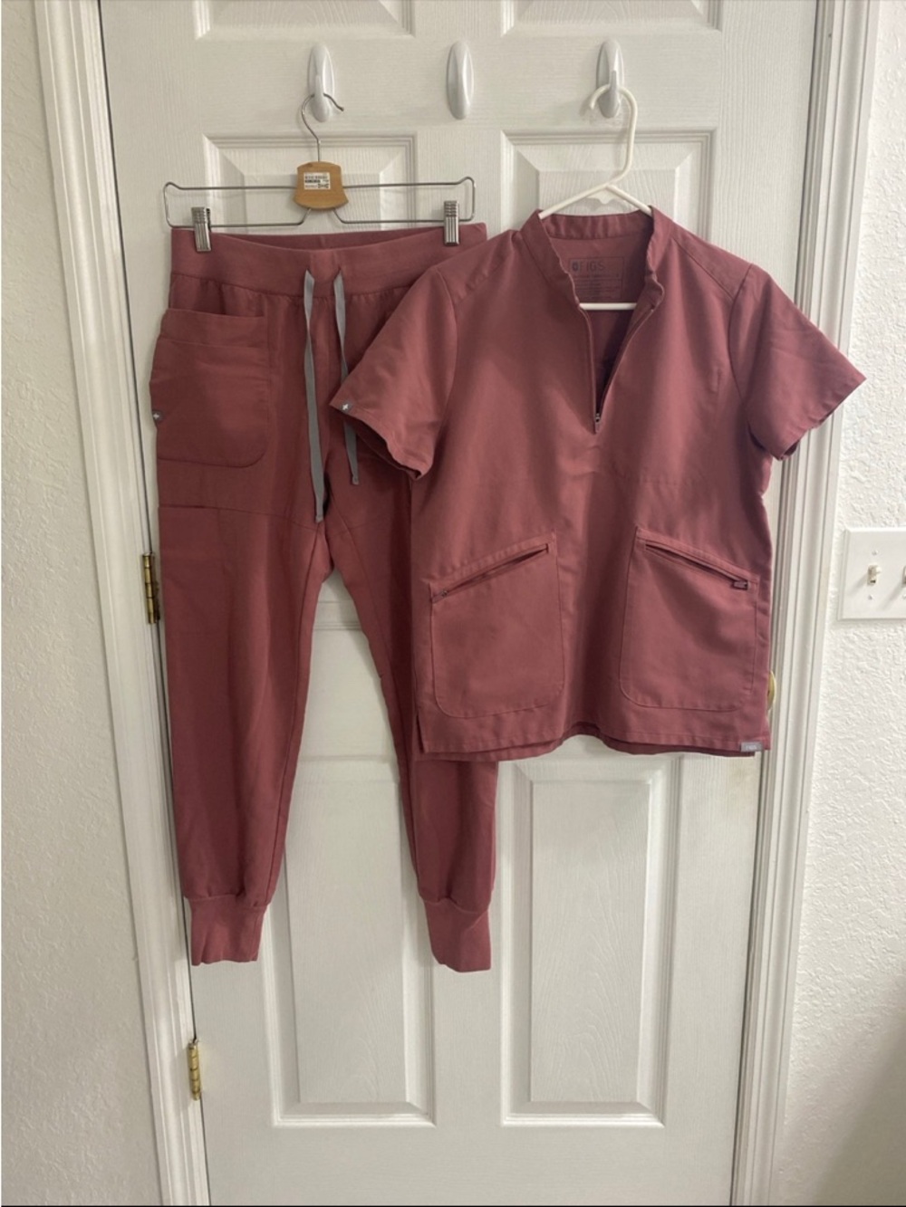 Figs Women's Scrub Set in Dusty Rose